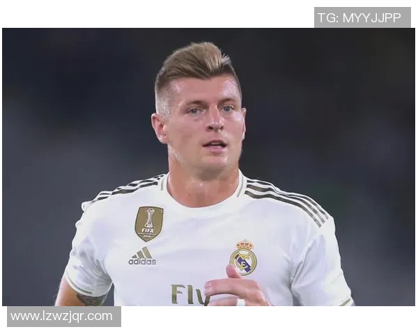 世界公认现役十大足球球星排行：各大球员实力对比与未来展望